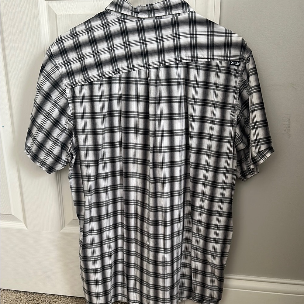 Oakley Black and White Casual Button Down Shirt - Picture 4 of 5